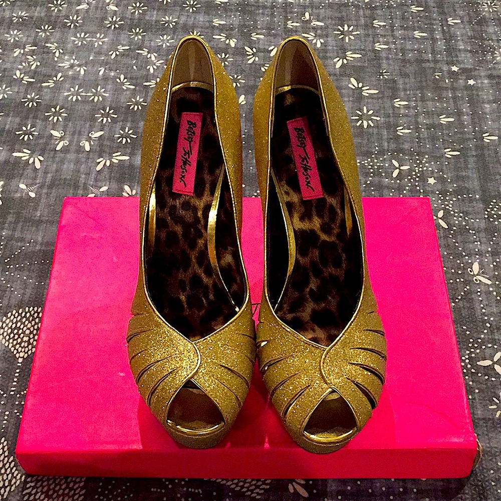 Betsey Johnson Size 10 Never Worn.